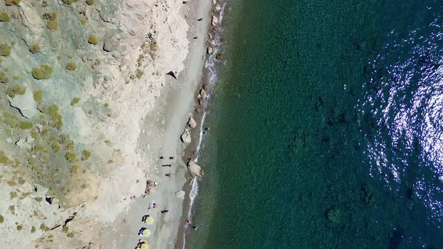 Wyspa Kos - Grecja - Plaża Therma Loutra Plaża znajduje się w w małej wiosce w okolicach miasta Kos. Jest to niezwykła plaża, w kt&oacute;rej wypływa źr&oacute;dło termalne