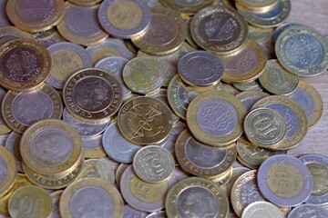 A close-up view of Turkish lira coins in bulk. 5 lira, 50 kuruş, 1 TL, 5 kuruş, 10 kuruş. Economic crisis. Inflation. Salary increases for retirees and civil servants. Turkish Lira money.
