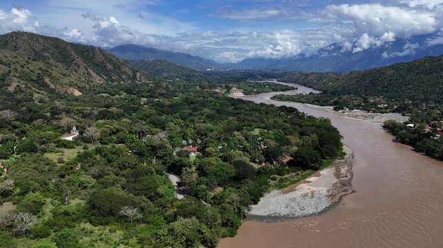 Video A&eacute;reo realizado con drone, en la cuenca del R&iacute;o Cauca, cerca al municipio de Santa Fe de Antioquia