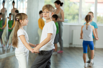 Obraz premium Couple boy and girl dancing ballroom waltz dance in studio