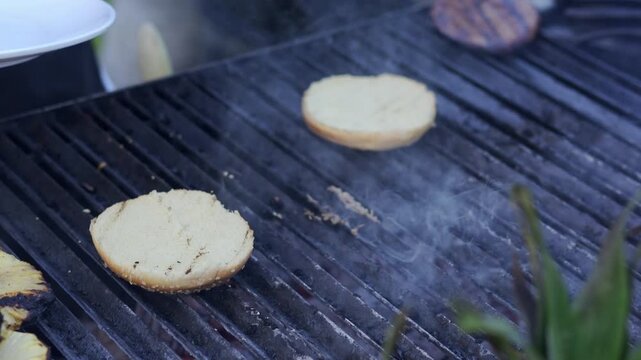Asador coccion hamburguesas carnes Celebracion 4 de Julio, USA Estados Unidos de America  