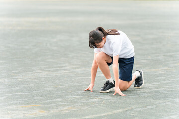 Girls of junior high and high school students running in the schoolyard (club activities, sports day, athletics festival, class match, track and field meet, track and field club)
