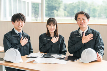 Work clothes sitting in a conference room, businessmen and women in work clothes (safety, trust)
