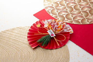 正月飾りと和風の敷物のイメージ