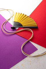 組紐と扇と和風の敷物のイメージ