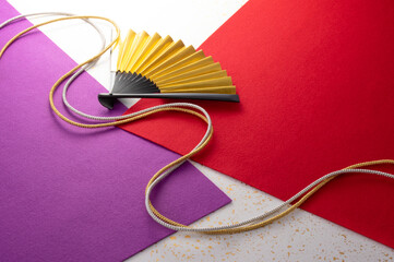 組紐と扇と和風の敷物のイメージ