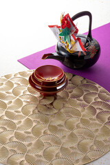 お屠蘇と和風の敷物のイメージ