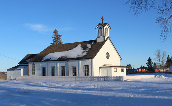 Capilla con paisaje nevado
