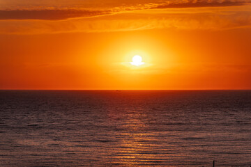 Obraz premium Beautiful red and orange sunrise over the sea.