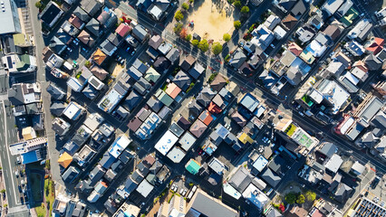 住宅地の風景の真俯瞰ドローン空撮