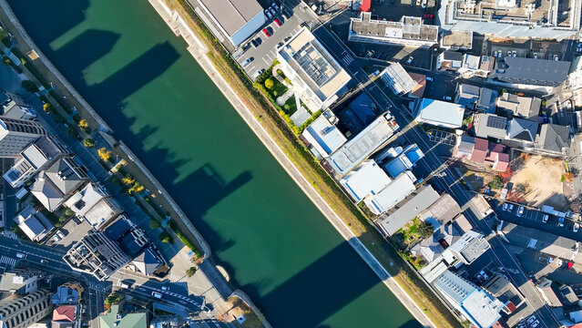 都市風景の真俯瞰ドローン空撮