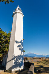 朝の三保海岸から三保の松原と富士山