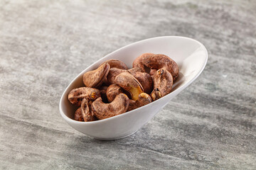 Unpeeled cashew nuts in the bowl