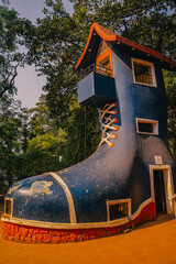 Mumbai, India Whimsical building shaped like a giant shoe, located in a public park. A playful architectural structure often visited as a children&rsquo;s attraction and recreational spot.