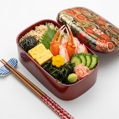 美しい盛り付けの特別なカニ弁当