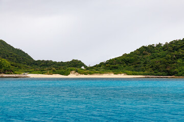 阿嘉ビーチ（真謝浜）が見える。 阿嘉港阿嘉島 クイーンざまみ3号に乗船した。 慶良間諸島の座間味島等へゆく高速ジェットフェリー。 沖縄県島尻郡慶良間諸島2025

