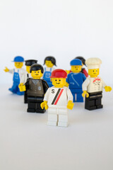 Obraz premium Figuras de LEGO oficial de profesiones, oficios Fondo blanco