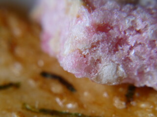 日本でよく食べられている、和菓子（煎餅）のズームアップ