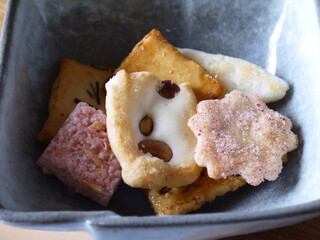 日本でよく食べられている、和菓子（煎餅）のズームアップ