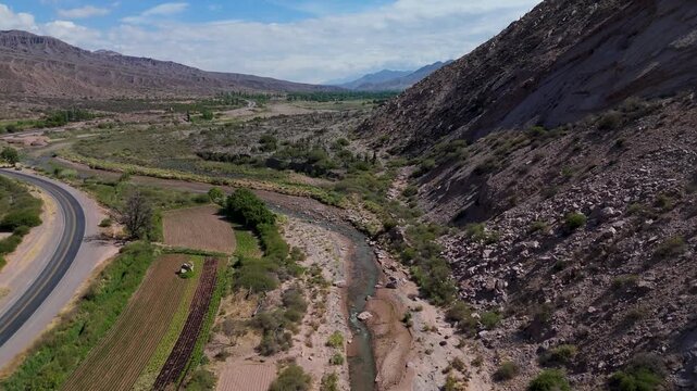 Vista a&eacute;rea con drone de la quebrada de Humahuaca, provincia de Jujuy, Argentina
