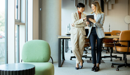 Business meeting moments in a modern office with professional women discussing ideas