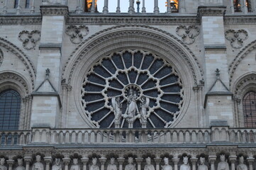 Fachada occidental de Notre-Dame con rosetón