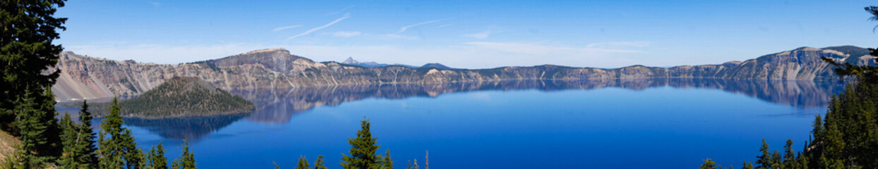 Panoramic view of Crater Lake in Oregon © Michael