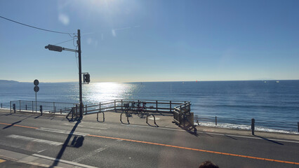 江ノ電鎌倉高校前　踏切と海と空