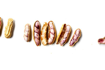 Boiled peanuts in shell
Simple, soft, and protein-rich snack.