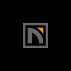 Obraz premium A minimalist grey letter 'n' logo with an orange accent inside a square on a black background.