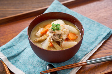 豚汁（豚肉と根菜の具だくさん味噌汁）