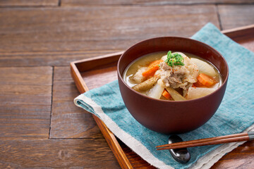 豚汁（豚肉と根菜の具だくさん味噌汁）