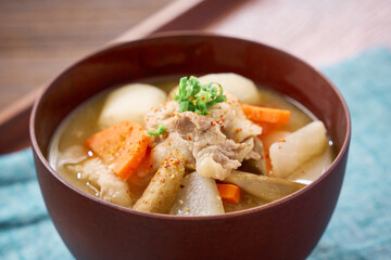 豚汁（豚肉と根菜の具だくさん味噌汁）
