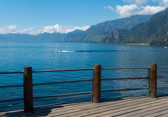 Hermosa vista del Lago de Atitlan 