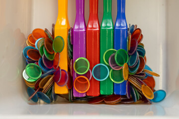 Magnetic wands with chips