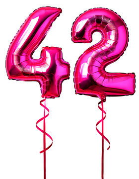 数字の42の形のピンク色の風船とリボン（Number 42 pink foil balloon on white background）

