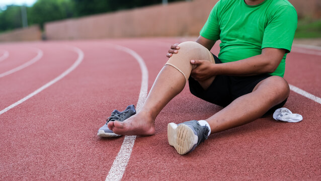 Young adult male with muscle pain during running. runner have knee ache due to Runners Knee or Patellofemoral Pain Syndrome