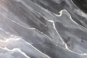 Obraz premium Abstract painted surface with white lines and a dark gray background