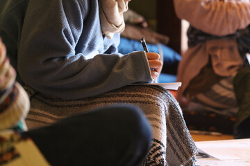 メモを取る受講生