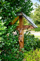 sehr schönes Holzkreuz Friedhof in Goch © Blende8