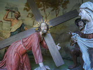 Kreuzigungsgruppe in einer Kapelle