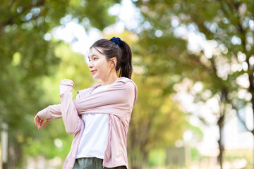 準備運動をする女性