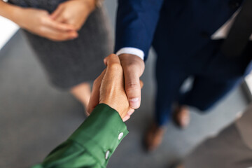 Obraz premium Professional Handshake Between Business Colleagues During a Corporate Meeting