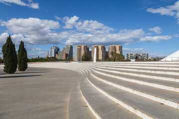 32 - Grattacieli nelle vicinanze della Citt&agrave; delle Arti e delle Scienze a Valencia, Spagna