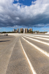 34 - Grattacieli nelle vicinanze della Citt&agrave; delle Arti e delle Scienze a Valencia, Spagna