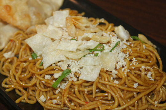 Indonesian Style Mie Goreng with Crispy Fried Wonton Pieces
