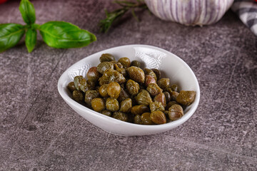 Canned marinated capers buds heap