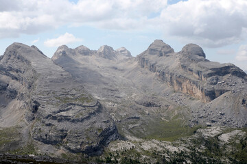 Obraz premium Peaks of Dolomites mountains Fanes panorama in summer season landscape view from Col Bechei