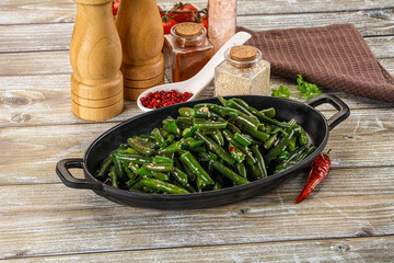 Green bean salad with sesame seeds