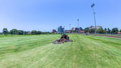 Golf Course Hole Maintenance Team Green Cutting Machine for Rough and Fairways